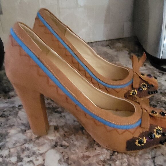 Two Lips Ladies Pumps-Size 6 1/2 - Picture 3 of 4